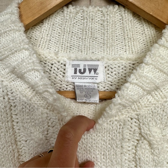 VNTG | White Cable Knit Sweater (size L) - Picture 6 of 6
